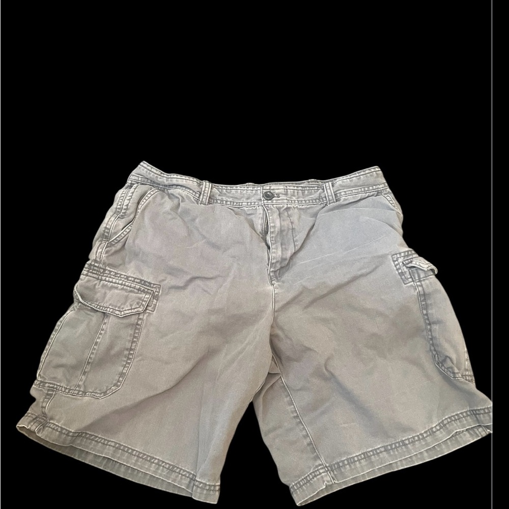 Izod Men's Light Gray Cargo Shorts